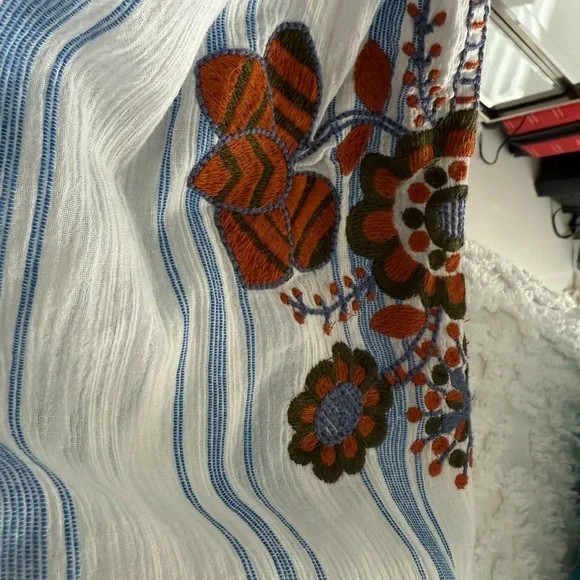 Antik Batik Blue and White Graphic Tie Front Blouse embroidered sz M - Picture 8 of 9